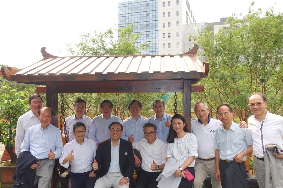 20160418014创新及科技局局长杨伟雄前排左三与嘉宾合照