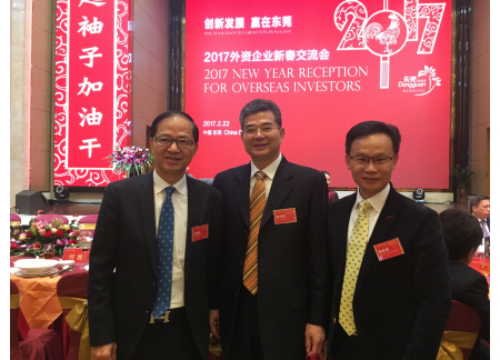 與陳仲球局長(中)合照