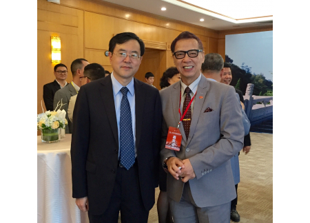 2與陳旭東市長（左）合照