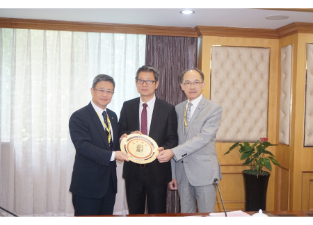 3中山市人民政府致送紀念品給工總