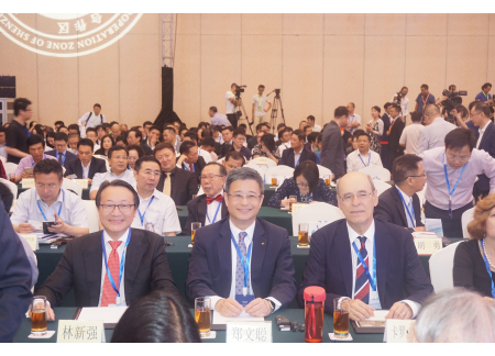 4鄭文聰主席在會場與外賓合照