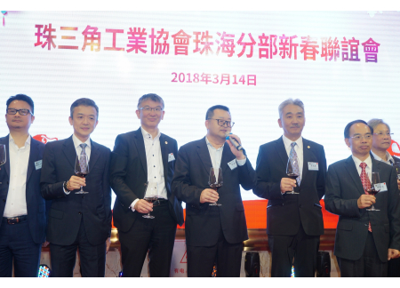 5珠海市人民政府副秘書長蔡淩燕（左四）致祝福語
