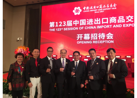 2與領導合影（一）