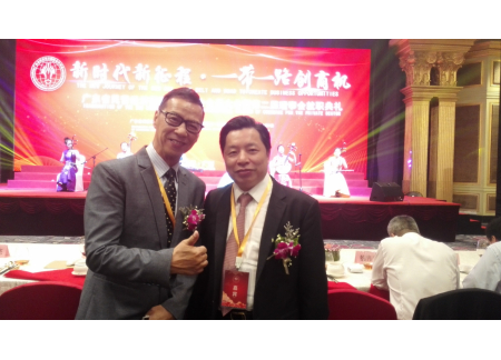 與李陽春副部長(右)合照