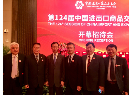 4与温国辉市长(左三)合照