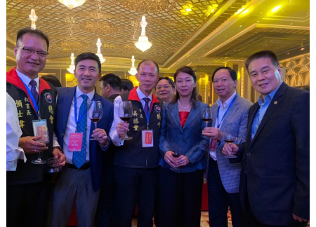 與吳勝豐會長合照
