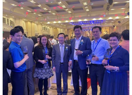 與鄭建民副主任合照