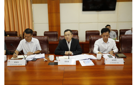 江門市政府蔡德威副市長（中）致辭