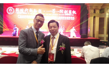 與李陽春副部長（右）合照
